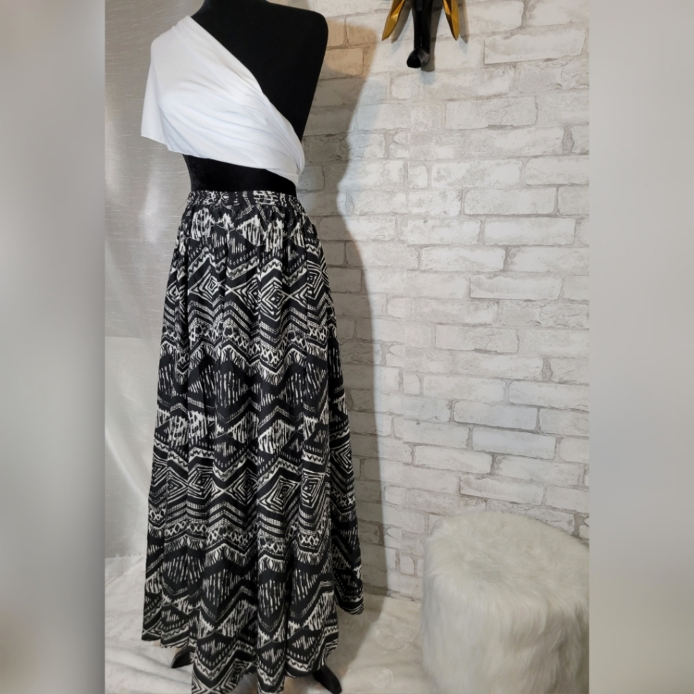 Maxi Skirt Size M - Picture 3 of 7